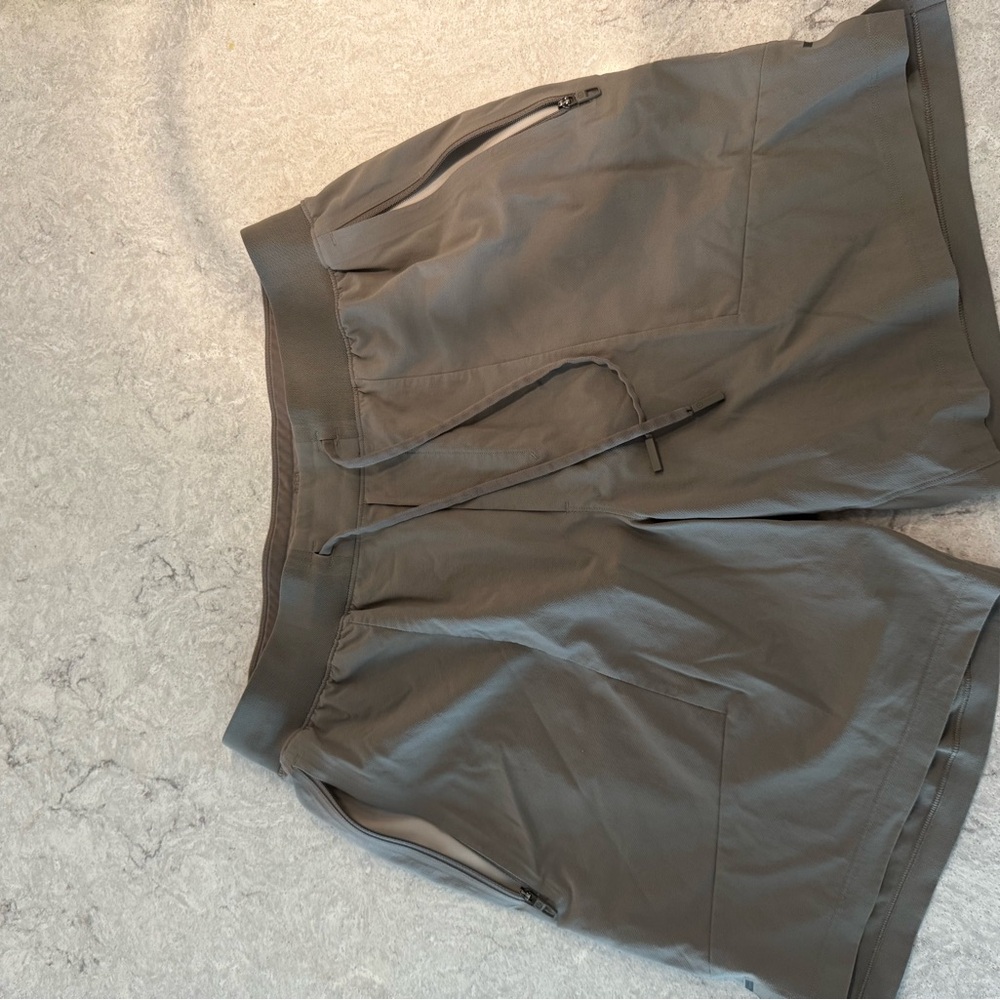 Lululemon License to train 7” Shorts - M